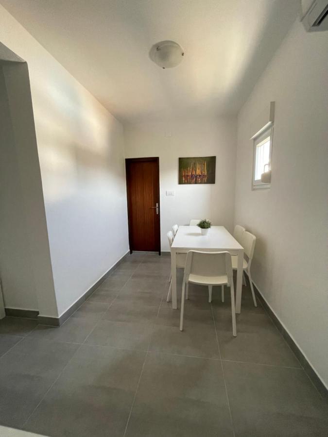 Apartmani Fulir Vrsi Bagian luar foto